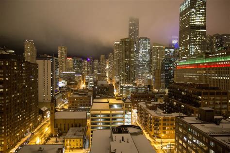 무료 이미지 지평선 밤 시티 마천루 흐린 도시 풍경 도심 저녁 시카고 중심지 야간 조명 크리스마스 조명