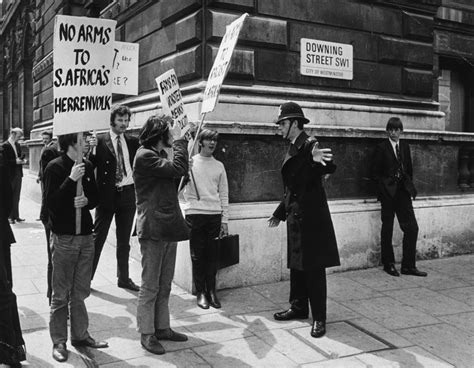 20 Years Ago South Africa Replaced Apartheid With Freedom Huffpost