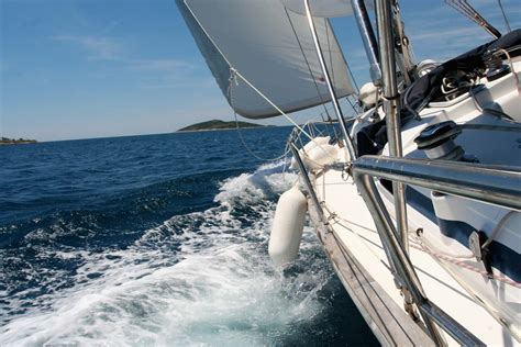 Velero O Catamarán ¿qué Elegir Para El Verano Click And Boat