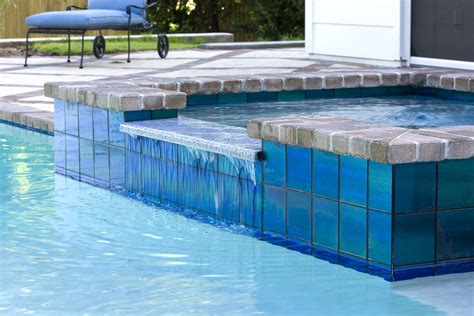 Color Shifting Modono Glass Tiles Are Used In This Florida Pool And Spa Pattern Padua Color