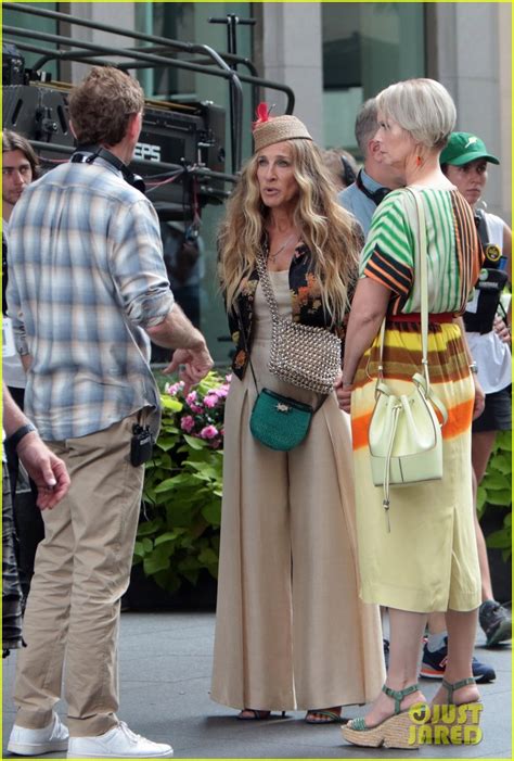 Sarah Jessica Parker And Cynthia Nixon Wear Fun Outfits For Latest And Just Like That Scene