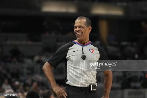 Eric Lewis Basketball Referee Photos And Premium High Res Pictures