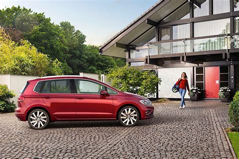 Volkswagen Golf Sportsvan Specs And Photos 2017 2018 2019 2020 2021