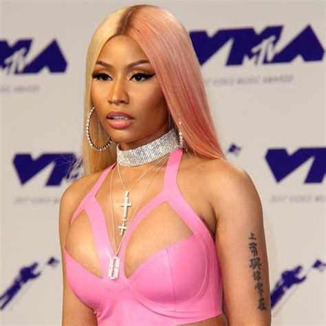 Nicki Minaj Flaunts Curves In Lolacrampon Booties And 1 Million Jewelry