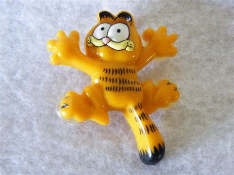 Garfield The Cat Lapel Pin Brooch Get A Grip Hang On Enesco 811 Rare