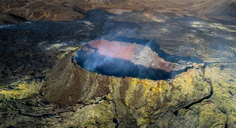 Litli Hr Tur Eruption On Reykjanes Peninsula Transfixes Iceland Icenews Daily News