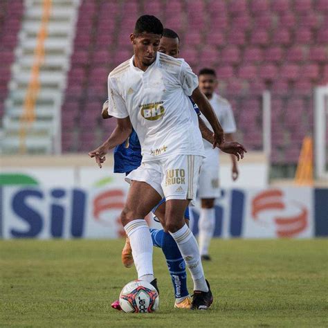 Thiago ennes, nirley, matheus mancini e djalma silva; Confiança x Cruzeiro: veja fotos do jogo pela Série B ...