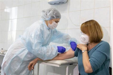 В Минздраве РФ заявили о начале повторной вакцинации от COVID-19 ...