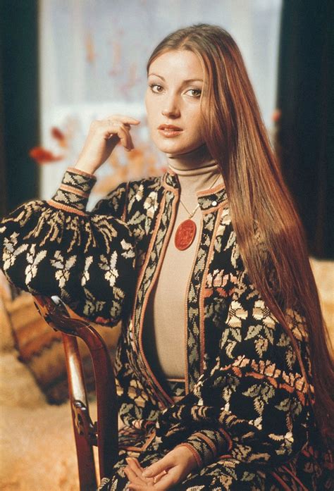Jane Seymour Through The Years — Photos Of The Former Bond Girl Hollywood Life