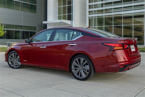 2020 Nissan Altima Vs 2020 Nissan Maxima Whats The Difference