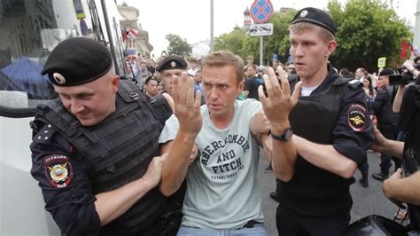 Hundreds Detained During Moscow Protest Over Journalist S Arrest Cbc News