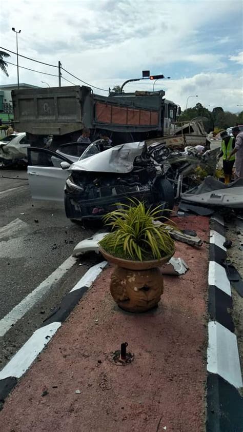 We have 7years experience on machine and spare parts supplying, we are efforts to supply genuine brand spare parts with good prices, quick response and professional service. 2 killed after 10-ton lorry ploughs into 7 cars | Wapcar