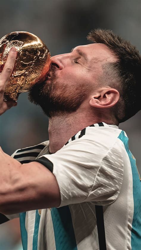 Messi Kissing World Cup Trophy Wallpaper Download Mobcup