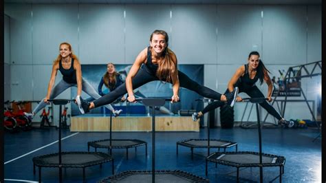 Jumping Fitness Ganzkörpertraining Auf Dem Trampolin Womens Health
