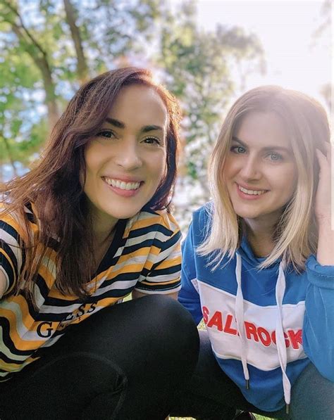 Rosie Spaughton Rose And Rosie Rose Ellen Dix British Youtubers My Heart Hurts Cute Lesbian