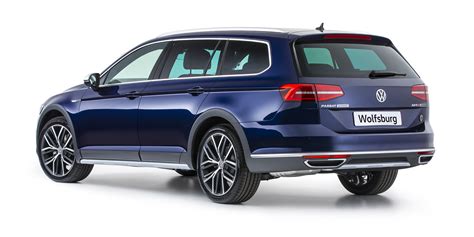 От дизайна кузова до эргономики салона. 2018 Volkswagen Passat Alltrack Wolfsburg returns with ...