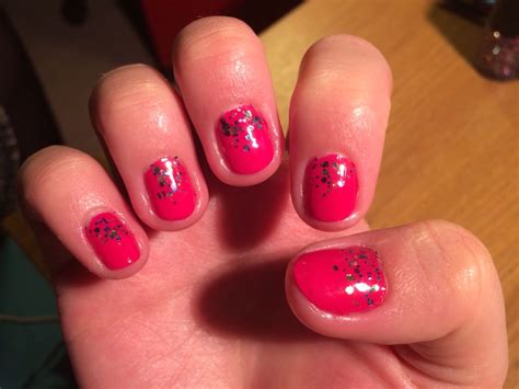 A Hot Pink Mani With Glitter Accent To Perk Up A Dreary Monday Morning Mani Nails Hot Pink