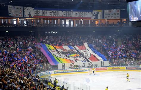 Prior to that, the club were champions of east germany 15 times under the name sc dynamo berlin. 1. Deutscher Eishockeyclub mit Logo gegen Homophobie auf ...