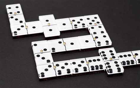 What Games Are Played With Dominoes With Pictures