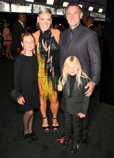 Amas 2022 Pink Hits Red Carpet With Husband Carey Hart And Their Kids