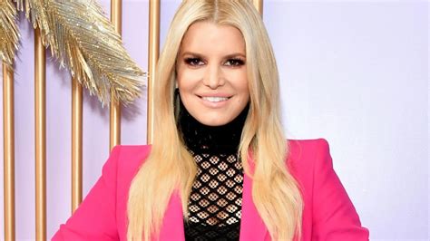 why doesn t jessica simpson brush her teeth