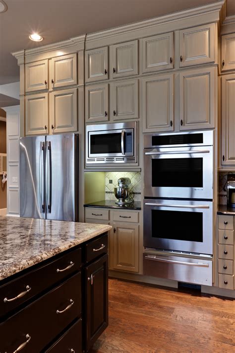 Just in time for the holidays, kitchenaid's suite of black stainless appliances has arrived at best buy, with offers too. Teri Turan - Traditional - Kitchen - Atlanta - by Turan ...