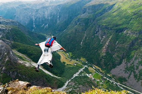 Menantang Nyali Dan Adrenalin Dengan Olahraga Wingsuit Flying Superlive