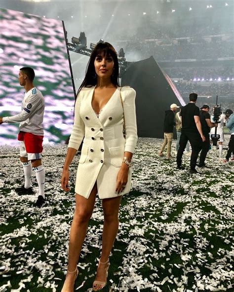 Cristiano ronaldo's gorgeous partner and rumoured fiancée, georgina rodriguez, has been dazzling fans on instagram with he… Pin de Carolina Olive em Georgina Rodriguez's style ...