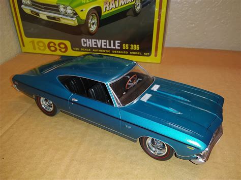 1969 Chevy Chevelle Hardtop Plastic Model Car Kit 1