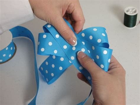 Making hair bows diy hair accessories cloth flowers handmade flowers fabric ribbon crafts diy satin ribbon roses beaded jewelry silk ribbon embroidery foam flowers. How To Make Hair Bows, Video & Step by Step! ~ https://www.southernplate.com | Making hair bows ...