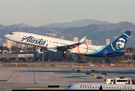 Alaska Airlines 737 9 Max Exit Door Plug Separates In Flight