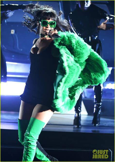 Rihanna Performs Bitch Better Have My Money At Iheart Radio Awards 2015 Video Photo 3336449