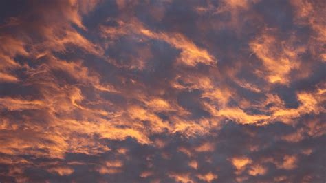 Download Wallpaper 2048x1152 Sky Clouds Evening Pink
