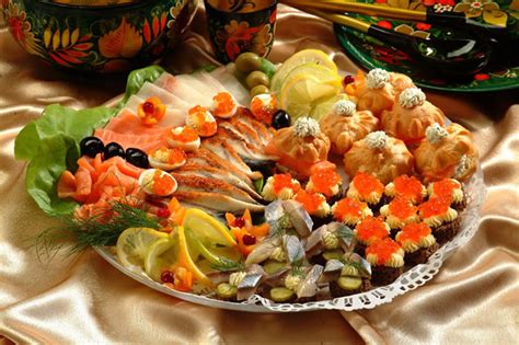 This fun christmas appetizer is a quick, affordable, and easy way to serve party guests a festive dip for chips or. Picture Buffet 2: Christmas Appetizers from around the ...