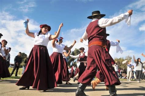 22 De Agosto Día Mundial Del Folklore Y En Argentina Día Del