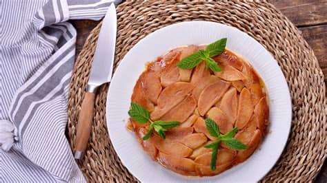 La tarta tatin puede servirse templada o fría, sola o acompañada de crema inglesa o helado. Tarta tatín con hierbabuena - Sergio Fernández - Receta ...