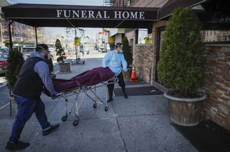 Surreal Ny Funeral Homes Struggle As Coronavirus Deaths Surge