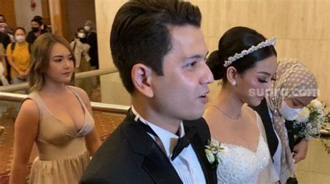 Amanda Manopo Tampil Seksi Di Pernikahan Glenca Chysara