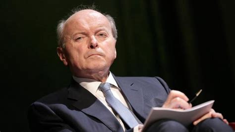 Le défenseur des droits, jacques toubon, en déplacement dans la «jungle» de calais, le 30 juin 2016. Le Défenseur des droits saisi par des acteurs de la ...