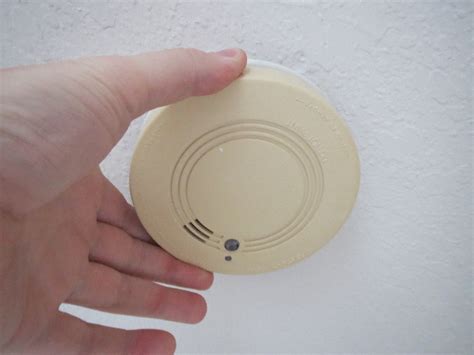 Why you need to replace your smoke detector battery. How To Change Replace Smoke Alarm Battery 11