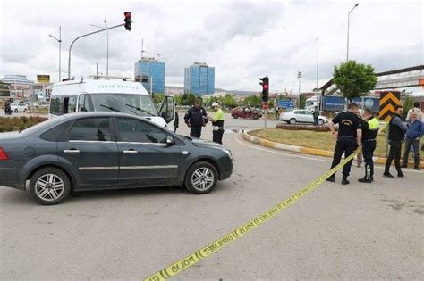 Çevik Kuvvet Polislerini Taşıyan Minibüs Kaza Yaptı 2 Yaralı Sivas
