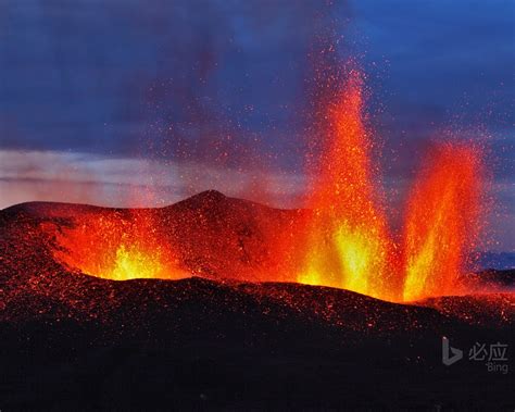 The Eruption Of Eyjafjallajokull In Iceland 2016 Bing Desktop Wallpaper