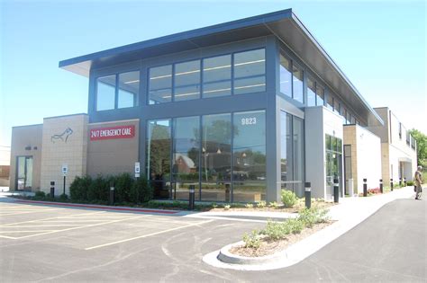 Countryside Veterinary Center, Countryside IL | Restaurant exterior