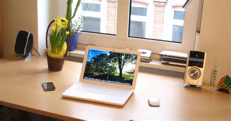 Wenn das system nur noch kriecht und der wasserball des todes sich permanent dreht, scheint es oft so, als sei ein neuer mac fällig. Mein Schreibtisch :) | Hardware | Galerie | MacTechNews.de