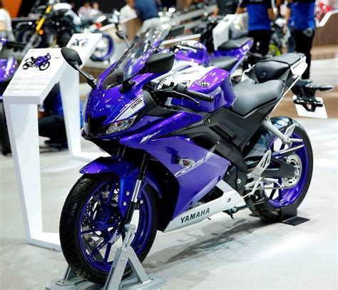 This bike is powered by 155.1 engine which generates maximum power 14.2 kw @ 10000rpm and its maximum torque is 14.7 nm @ 8500rpm. Yamaha R15 V3 spied in India before Launch - BikeHaru
