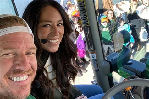 Hgtv S Fixer Upper Stars Chip And Joanna Gaines Coming To Sexiezpix