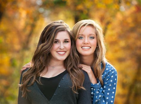 pin by helle bach hansen on senior photography girls sisters photography poses sisters