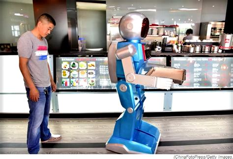 หุ่นยนต์เสริฟอาหารในจีน ทำป่วน ชวนให้ร้านเจ๊ง! ได้เลยทีเดียว ข่าวไอที
