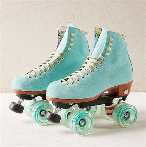 Santa Are You Listening These Vintage Inspired Roller Skates Would Be The Cutest T Ever