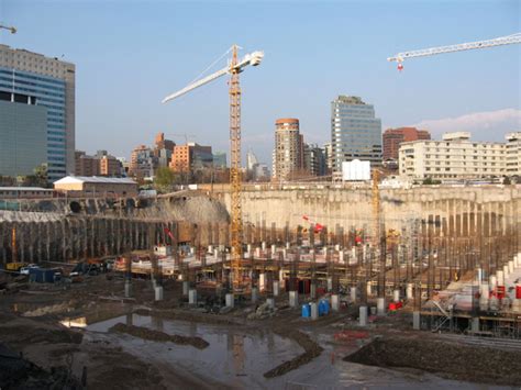The costanera center is situated in the providencia neighborhood. En Construcción: Costanera Center | Plataforma Arquitectura